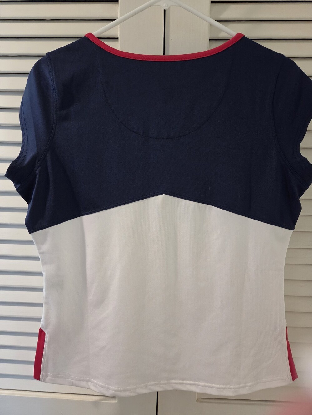 Bolle Navy & White Colorblock V-Neck Women’s Active Top with Red Trim. Sx L - Picture 3 of 8